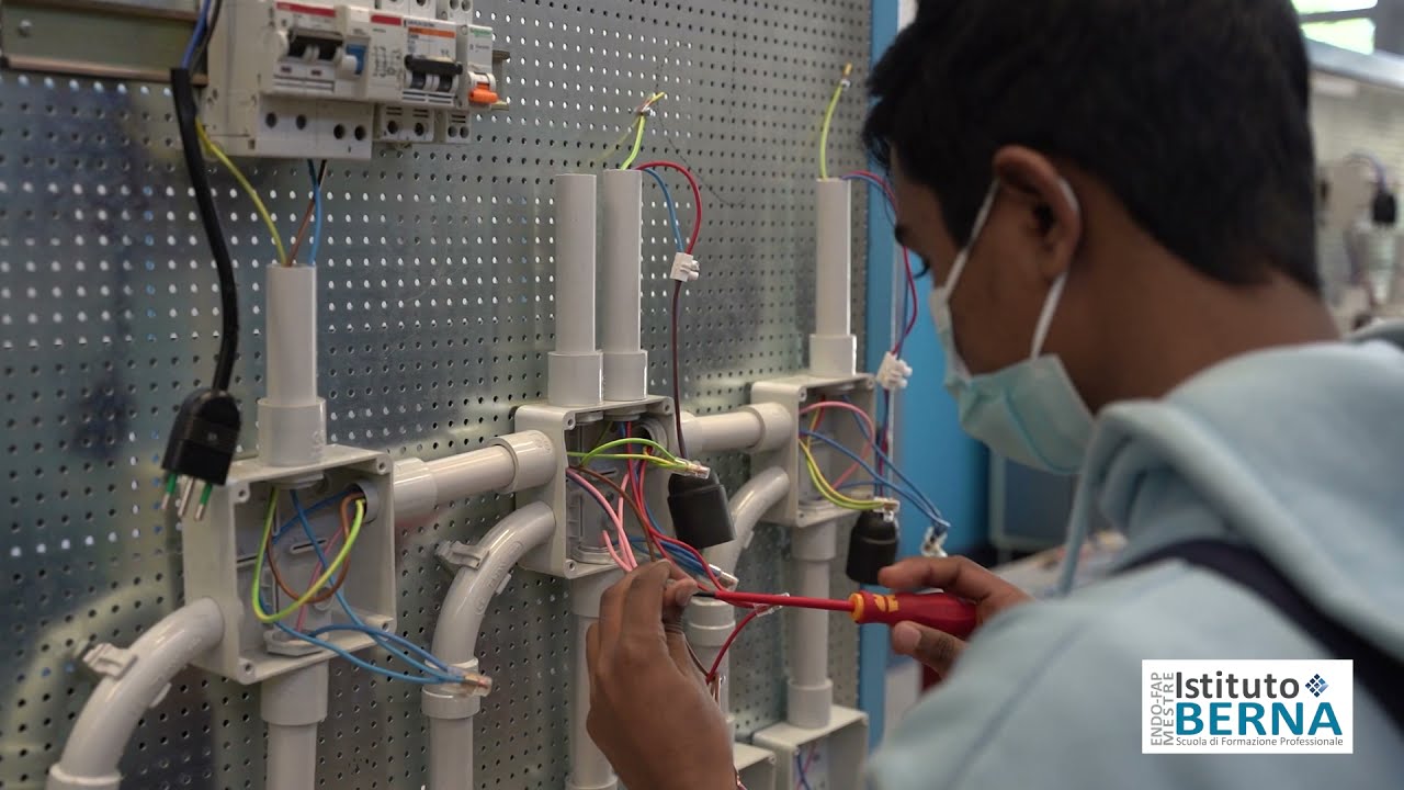 SETTORE INDUSTRIA - OPERATORE ELETTRICO