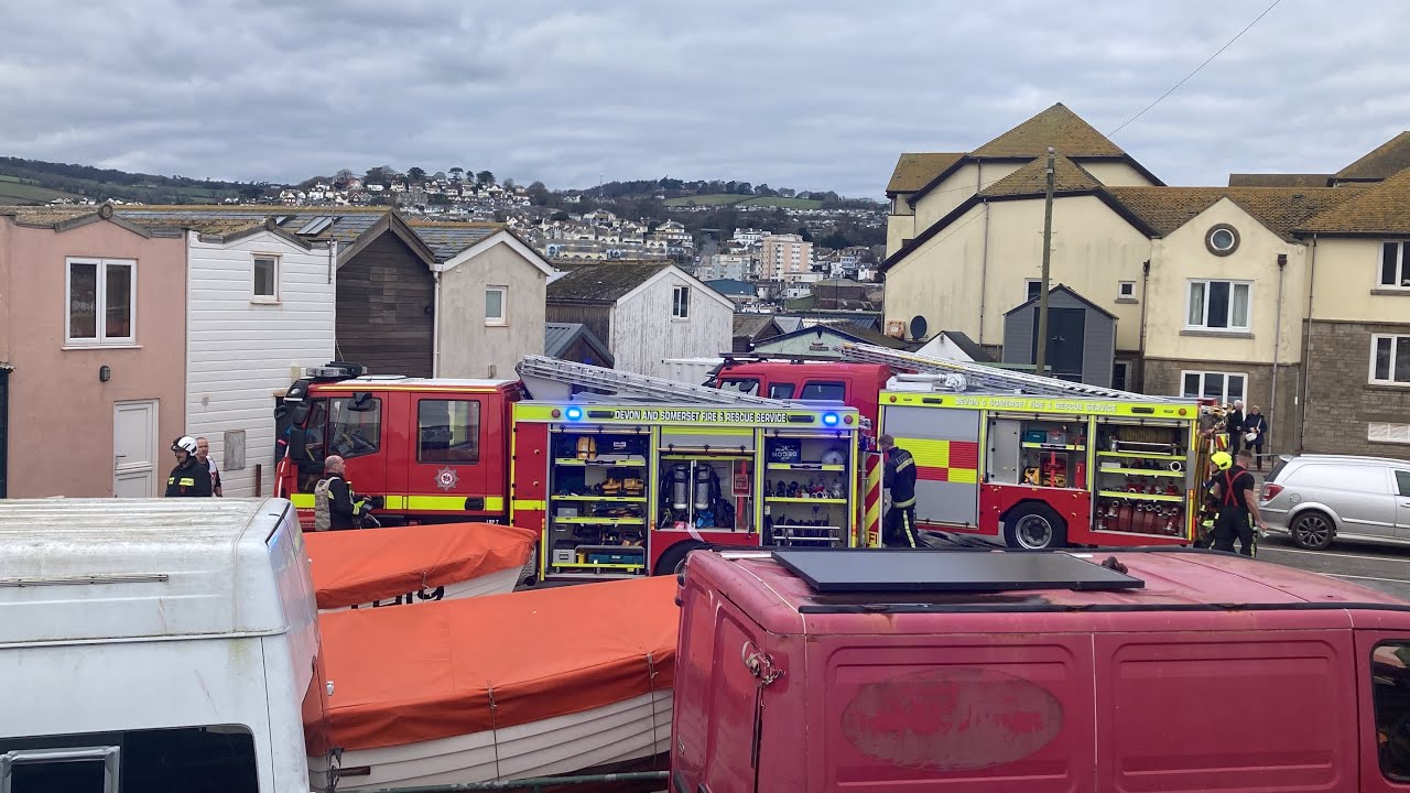 **ON SCENE** teignmouth food hut on fire, KV30P1 and KV25P1 on scene and photo of fire officer car