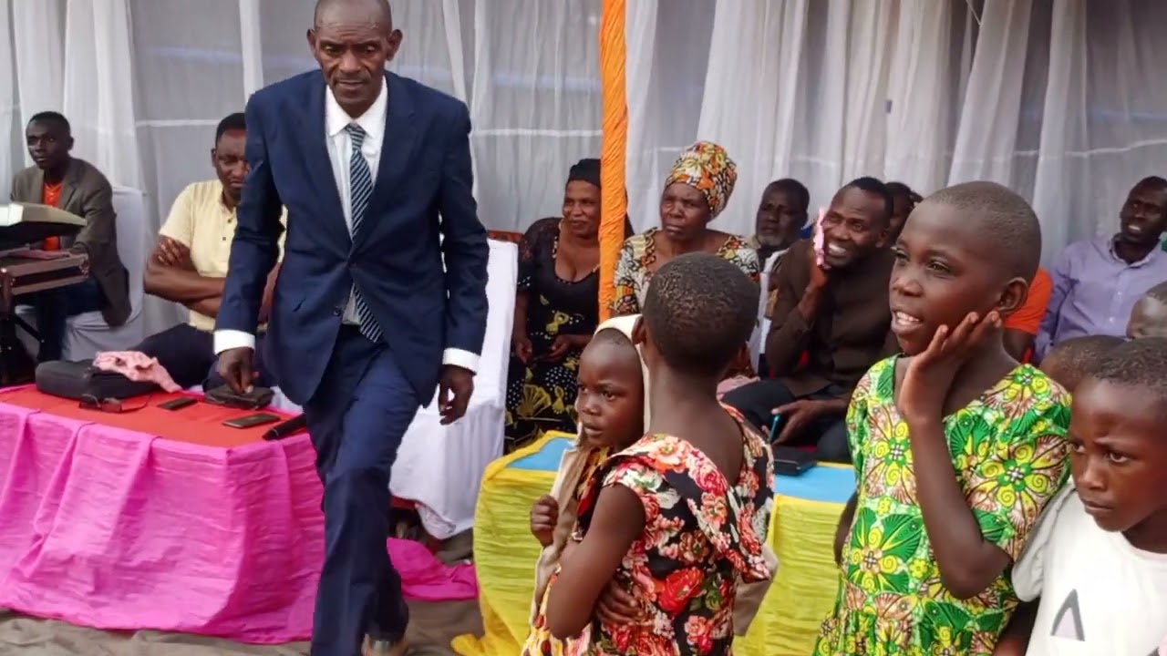 Iki cyigisho hamwe n'ubuhamya bya Ev Muhire ntibigucike rwose
