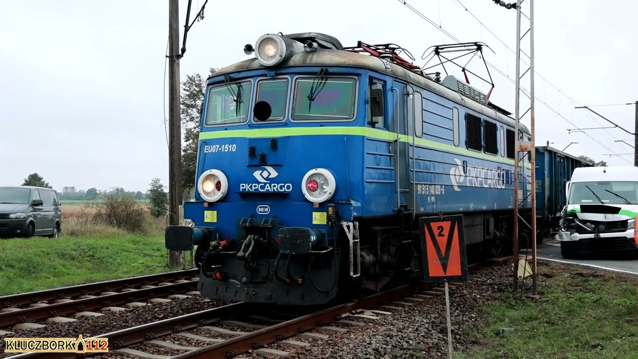 Zderzenie samochodu dostawczego z pociągiem na DK11 w pobliżu Krzywizny