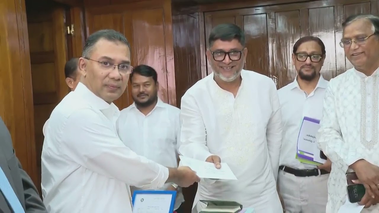 দেশের ১২টি সিটি কর্পোরেশনের পরিচ্ছন্নতা কর্মীদের ঈদ উপহার দিয়েছেন জনাব তারেক রহমান।