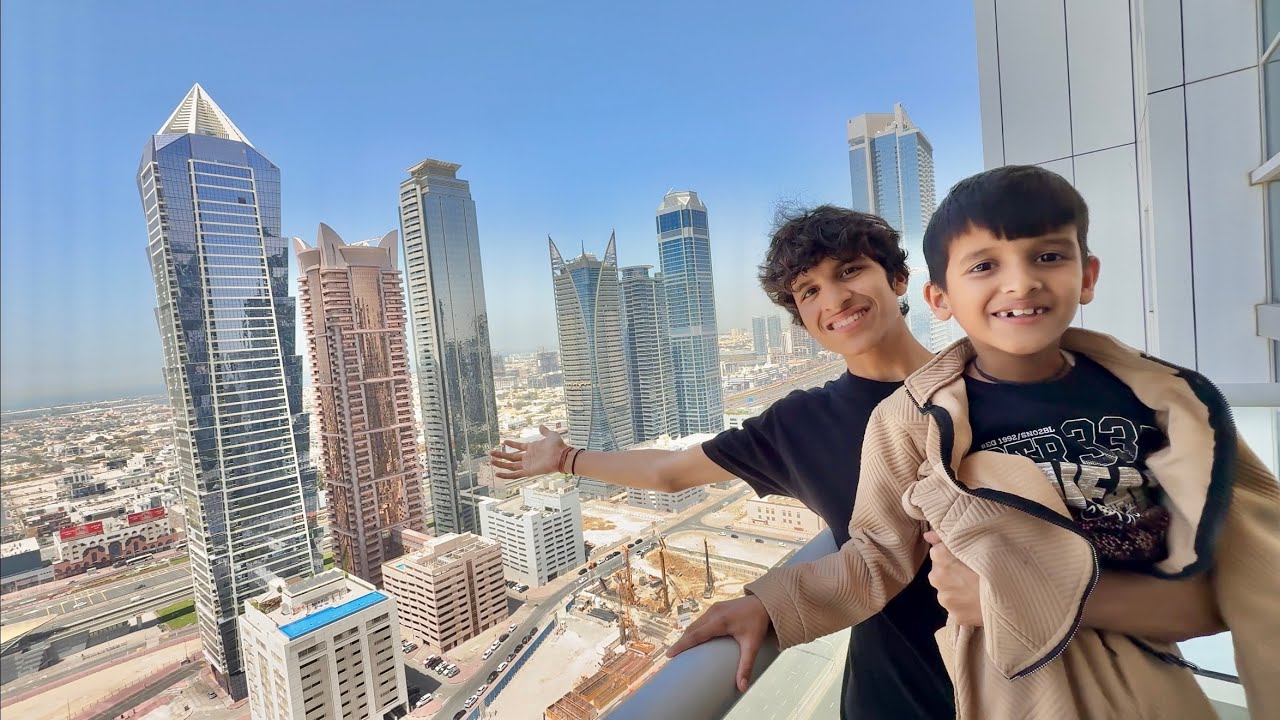 Finally Dubai Pohoch Gaye 😍Family K Sath