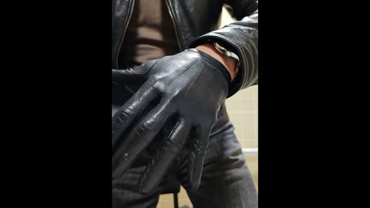 Original Vintage Damascus D302 Black Leather Cop Gloves.