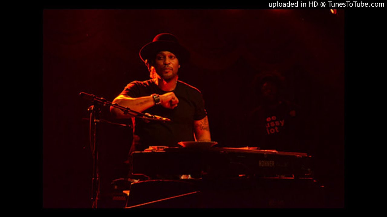 d'angelo & questlove - you caught me smilin/africa talks to you (sly & the family stone cover)