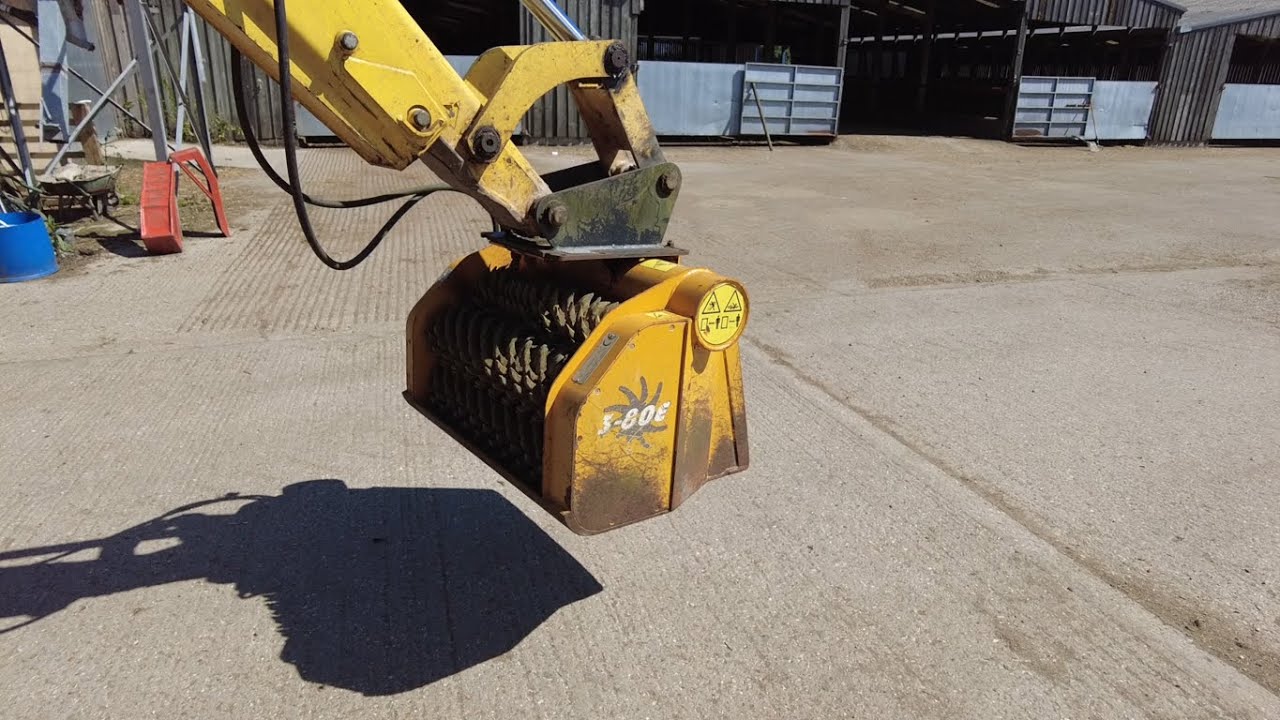 Gyro Star Screener bucket use and review on backhoe loader