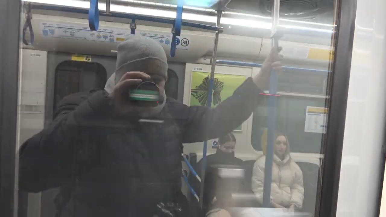 2023.01.25 M3 Ferenciek tere &eacute;s De&aacute;k t&eacute;r k&eacute;t &uacute;jabb &aacute;tadott meg&aacute;ll&oacute;.