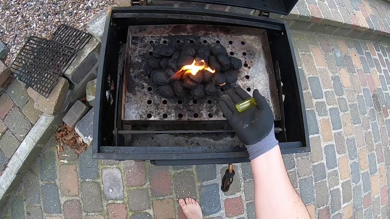 BBQ Grill anzünden mit Brennspiritus Barbecue Grill befeuern Kettle Grill Anleitung