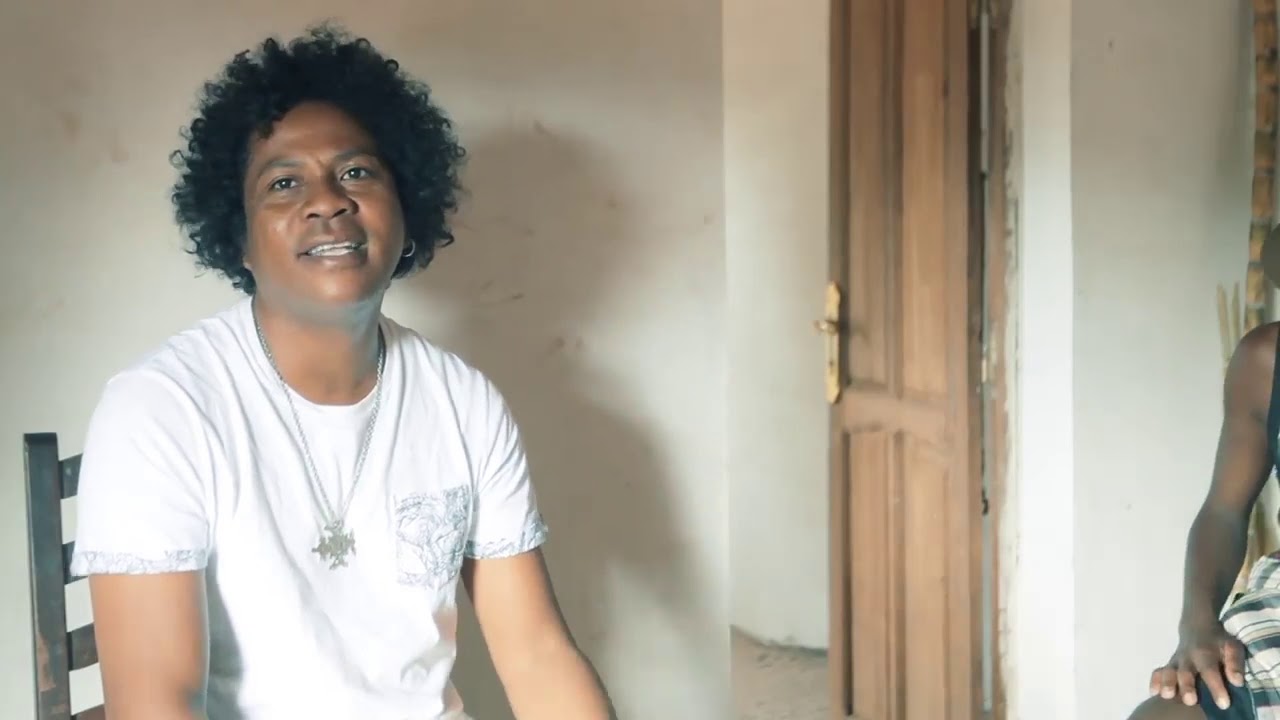 RENAINA et ROLA,BEKOPAY,TOLIARA,(accordeon MASIKORO)