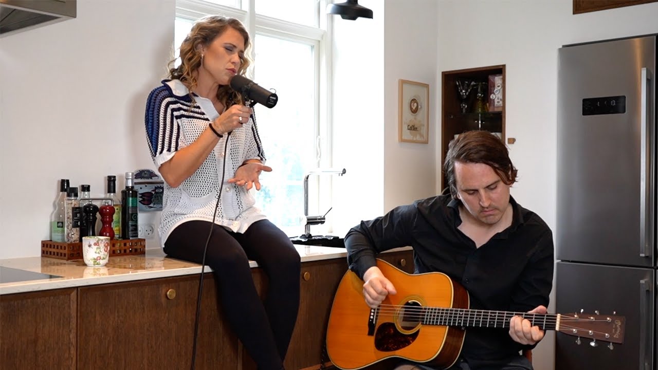 AKUSTISK SESSION - KORTHUS (ANNA DAVID)