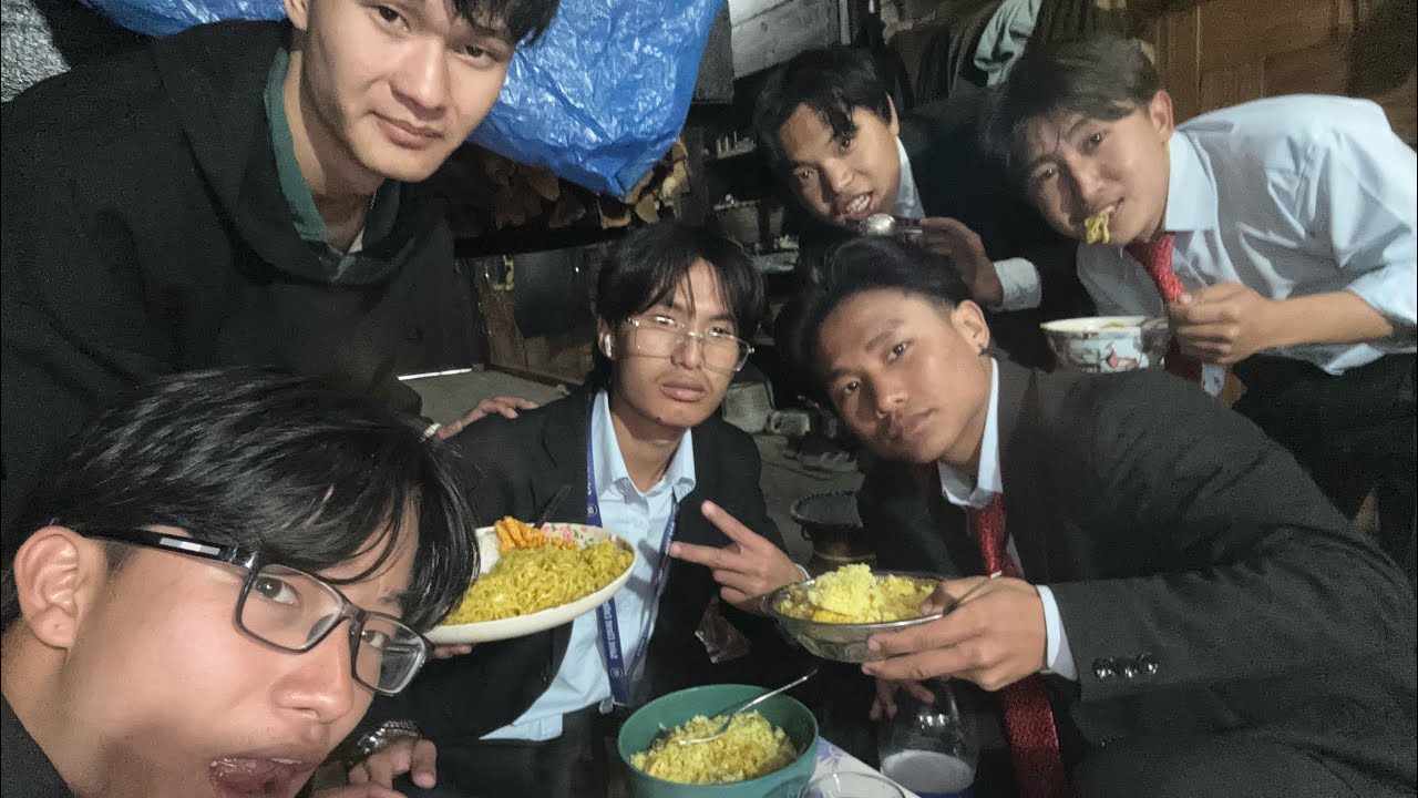 Maggie party with friends🤣