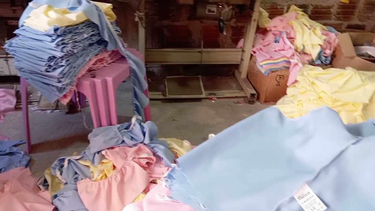 minha rotina de costureira não está fácil chegar final de ano  muito trabalho não estou dando  conta