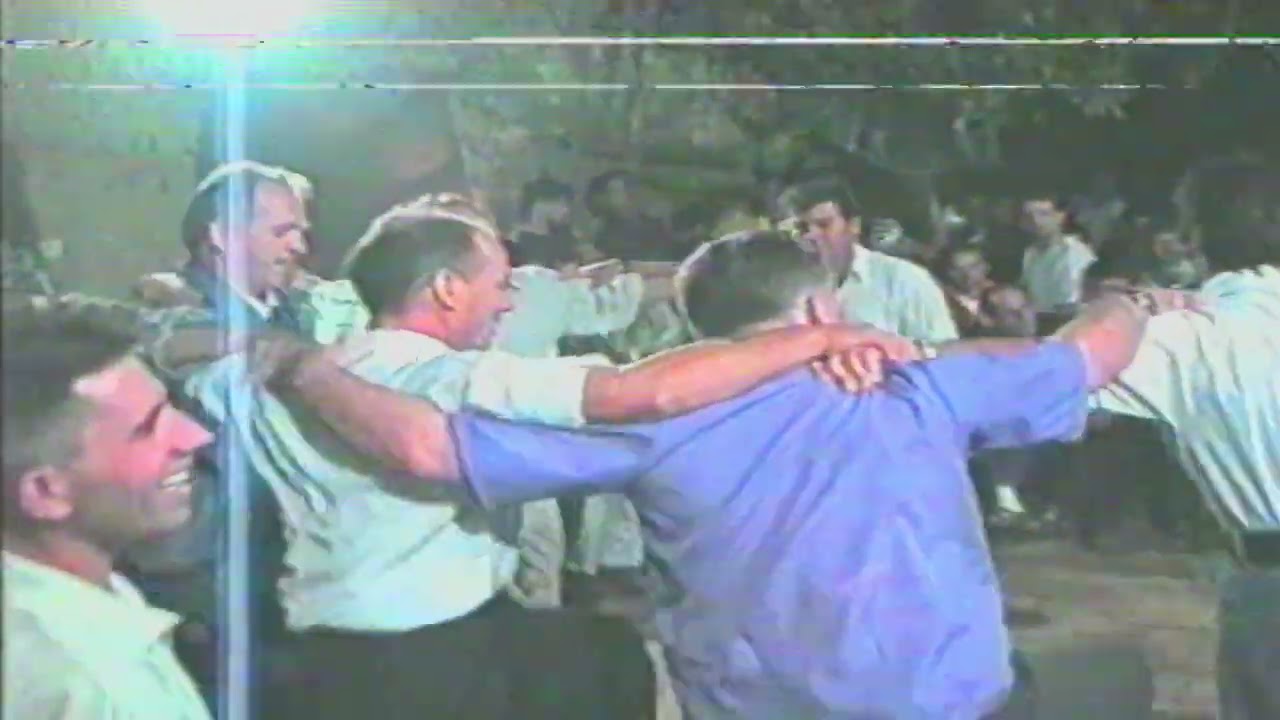 Video e rrallë - Valltarët e Hotlës, vallja udhehiqet nga deshmori kombit Sali Latifi