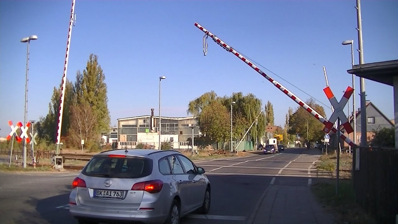 Spoorwegovergang Haldensleben (D) // Railroad crossing // Bahnübergang