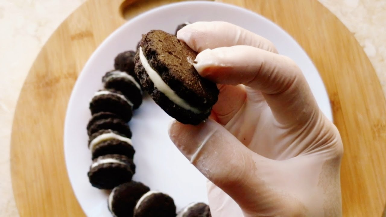 بسكوت الاوريو بالشوفان صحي مقرمش خالي من الجلوتين | Gluten free oat Oreo biscuits (English subtitle)