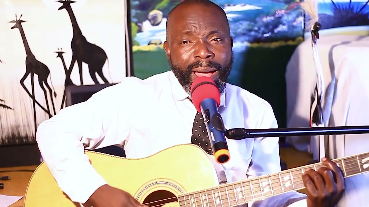Twige Gucuranga Suzuki kuri Guitar 