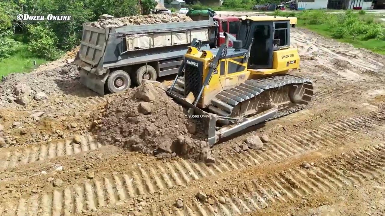 Amazing Landfill Skill Operator Using Powerful SHANTUI Dozer Pushing Soil With 25.5T Truck Loading
