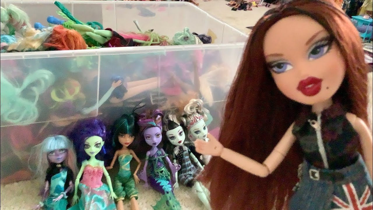LIZZIE’S BIGGEST FLEA MARKET HAUL YET | 84 Monster High dolls! | part 1