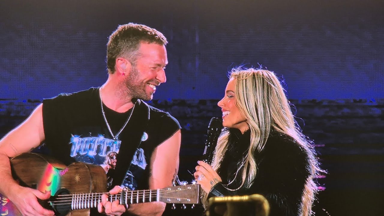 Tini Stoessel  & Chris Martin - We Pray (  en Vivo)