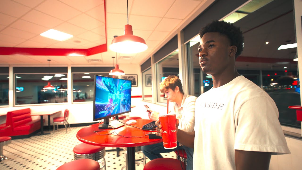 Playing Video Games In Restaurants!