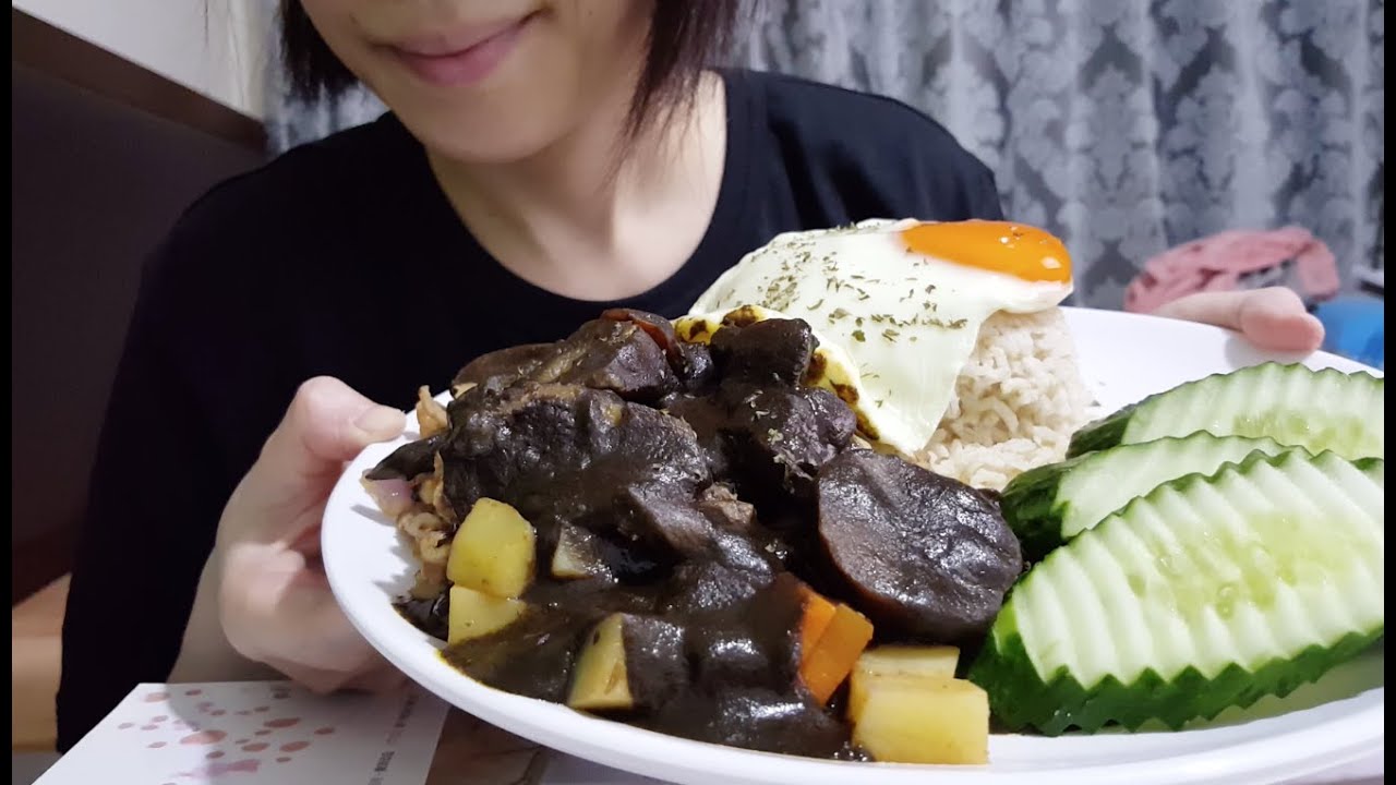 EXPIRED Japanese BLACK CURRY | 過期日式黑咖哩 | SUBTITLES : ASMR / Mukbang ( Cooking & Eating Sounds )