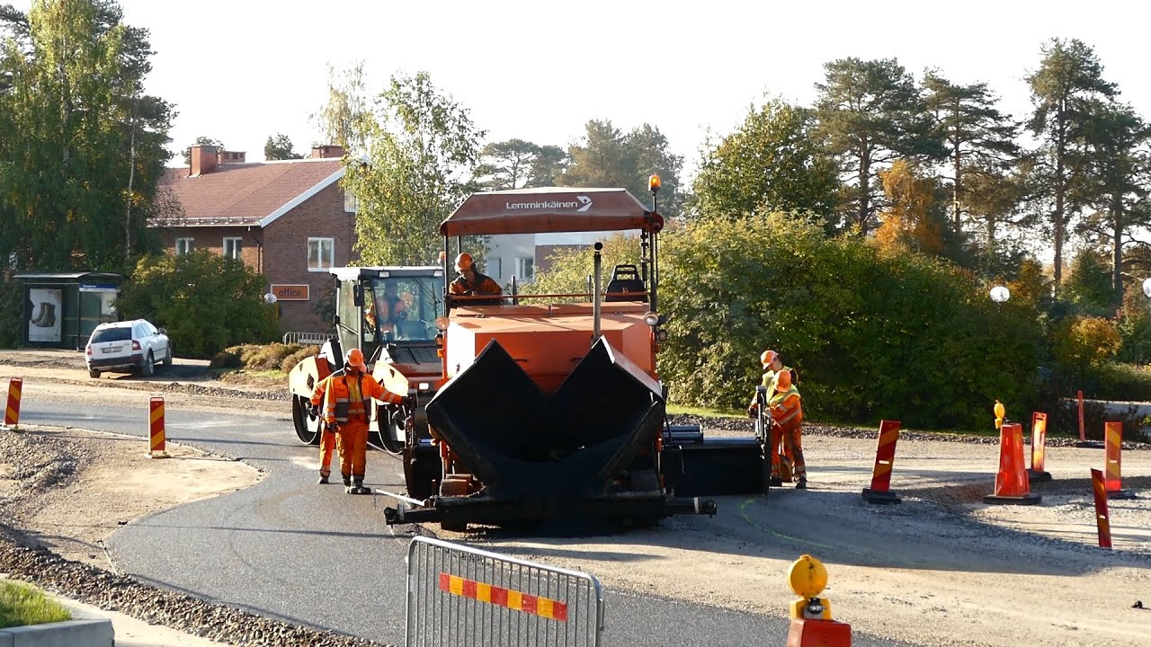 Paving with Dynapac Paver and Hamm HD75 Roller