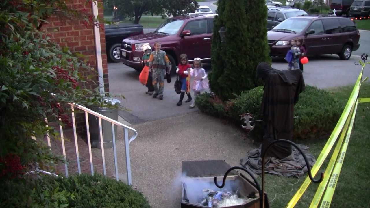 Halloween Scare Prank 2011 (PC Controlled Props)