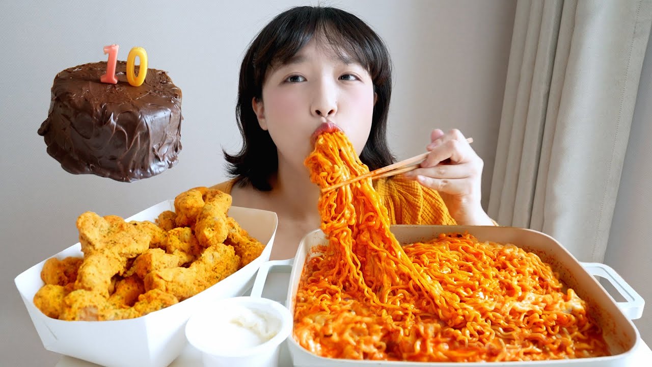 10주년 눈물펑펑😭🎉 치즈 괴물 불닭볶음면과 뿌링클 먹방💛조회수 폭발한 메뉴 한 번에 먹기 (ft. 꾸덕초코케이크) REALSOUND MUKBANG | Chicken :D