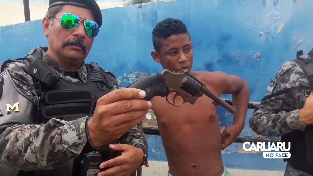Equipes do Biesp e 4°BPM apreendem arma, droga e assaltantes em Caruaru