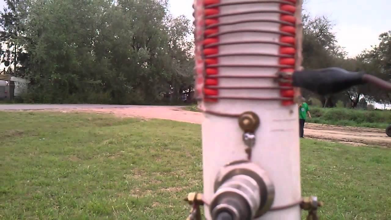 probando antena de hf para 40 y 20 mts  vertical