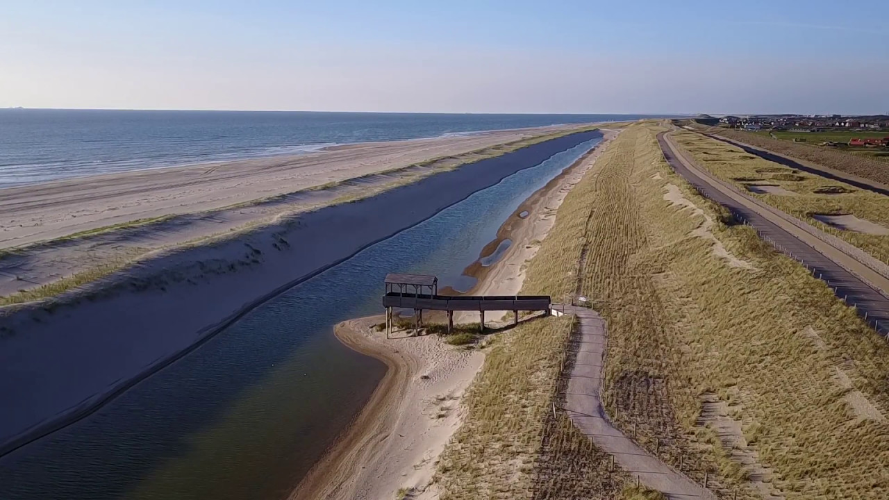 Drone video Hondsbossche Zeewering tussen Petten en Camperduin