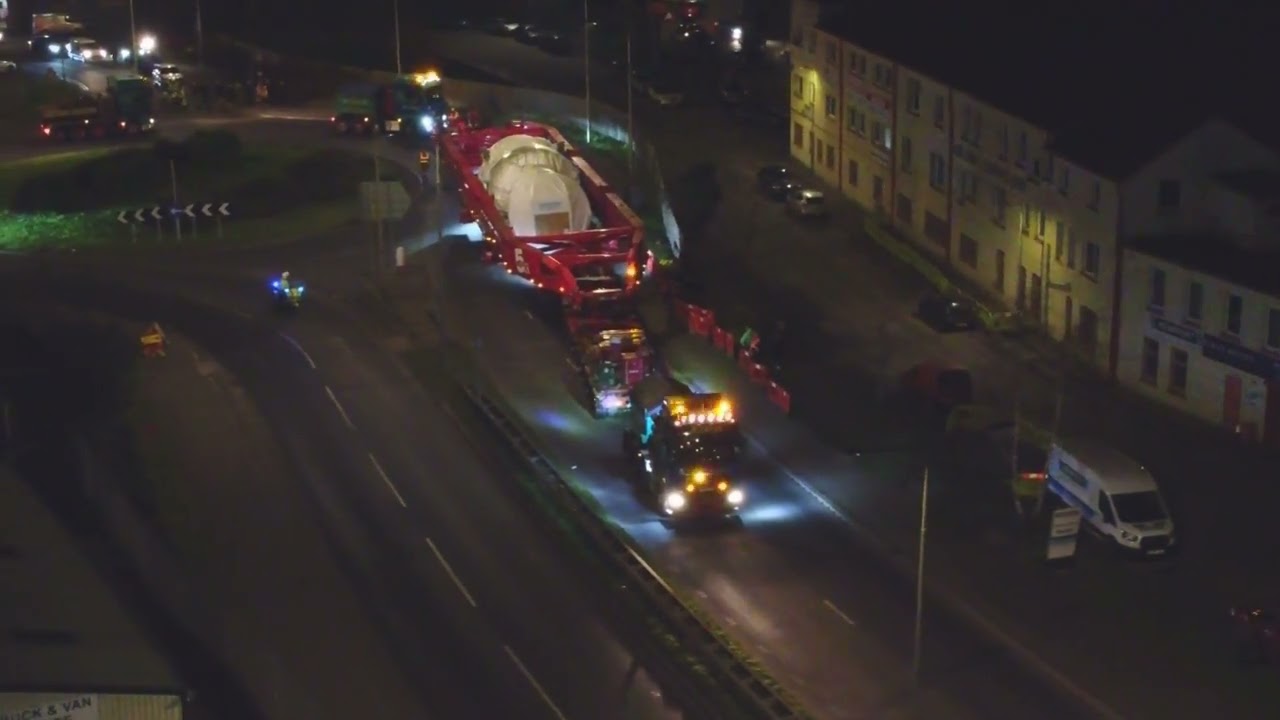 Allelys Heavy Haulage. Record Breaking load leaving Newport Docks on the A48 ..13/01/2014.