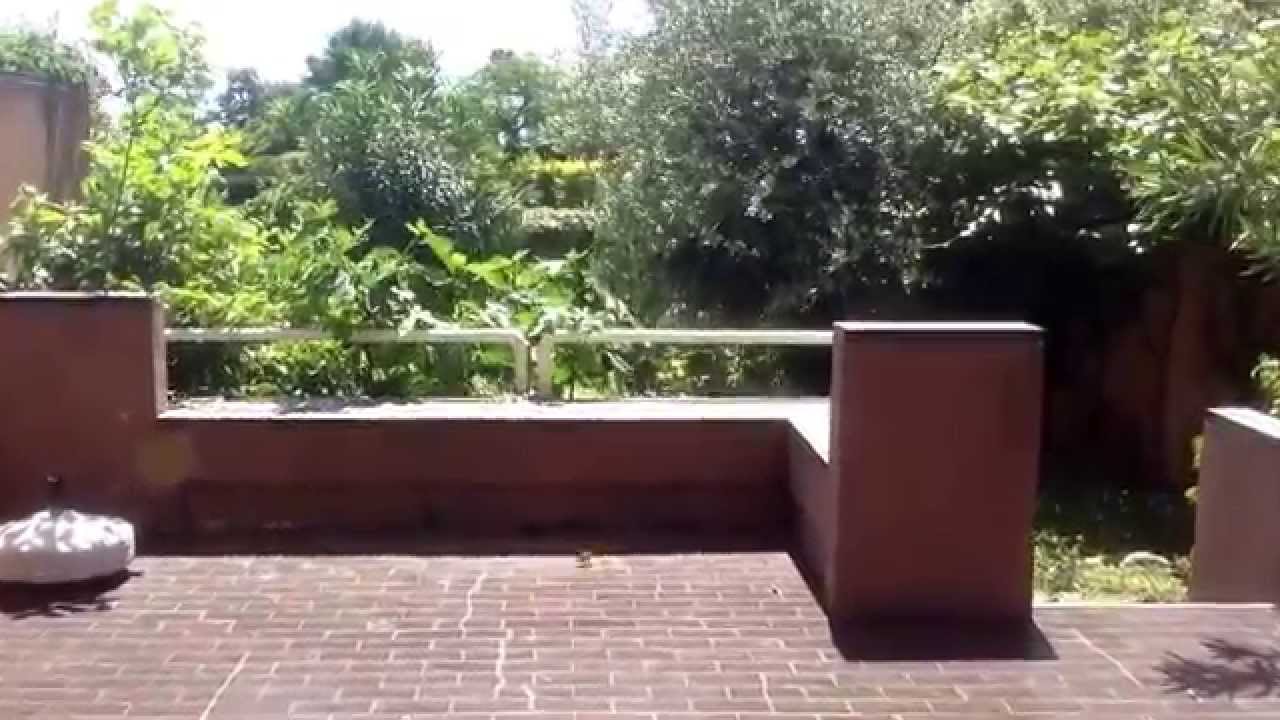 Riviera Ligure Pineta di ARENZANO appartamento in vendita con giardino, terrazzo. Box e cantina -