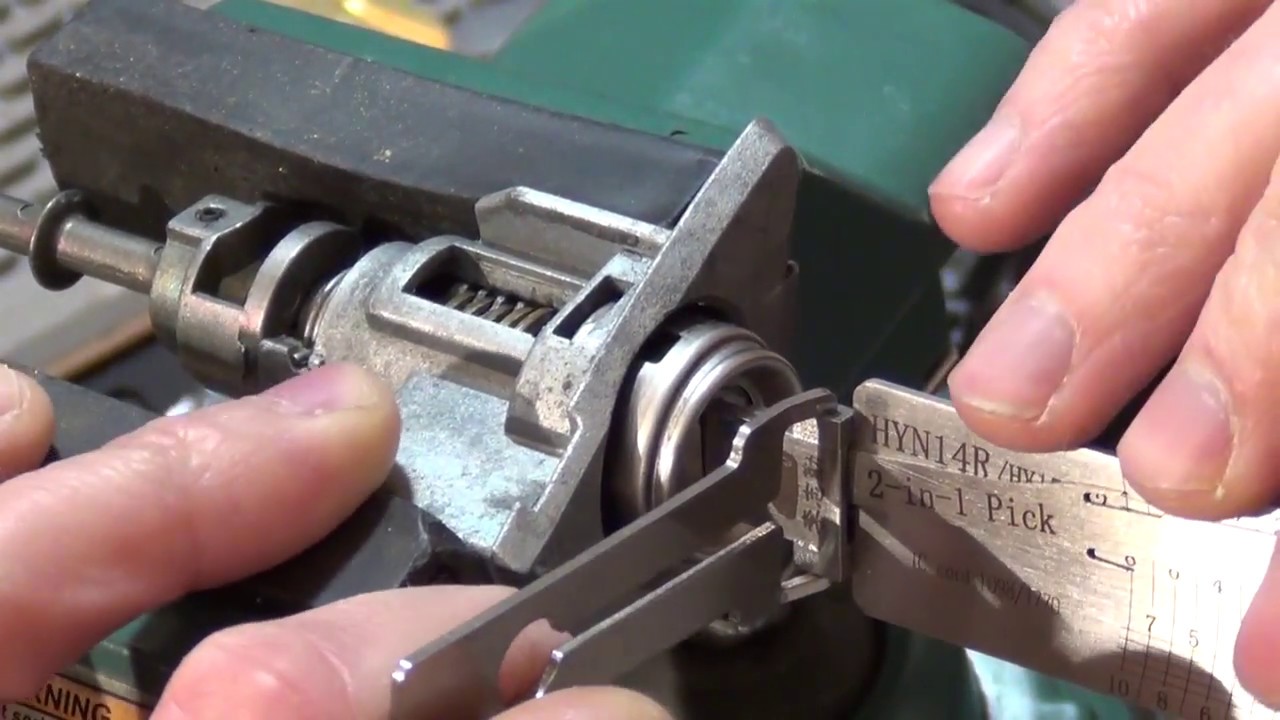 (231) Hyundai Car Door Lock Picked with a Lishi 2 in 1 Pick Decoder