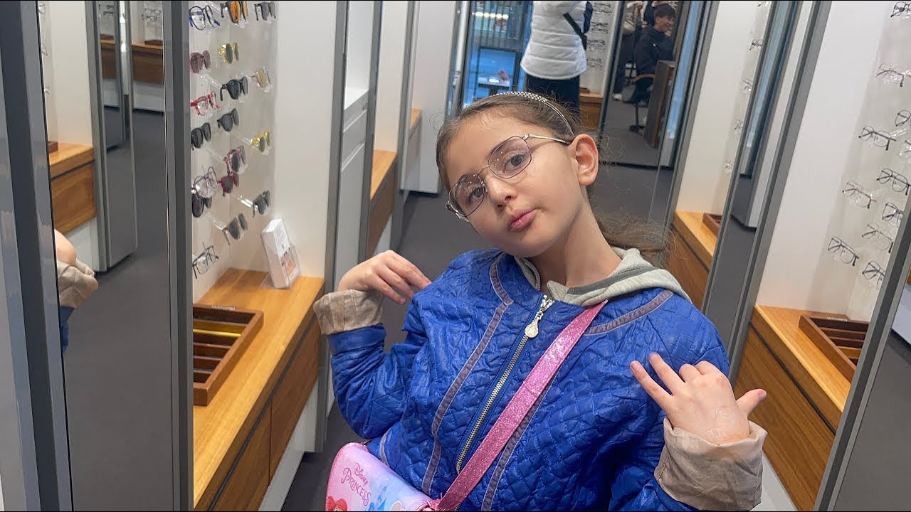 👉🏻Ana sucht ihre Kinderbrille 👓 | Brillen anprobieren & kaufen beim Optiker