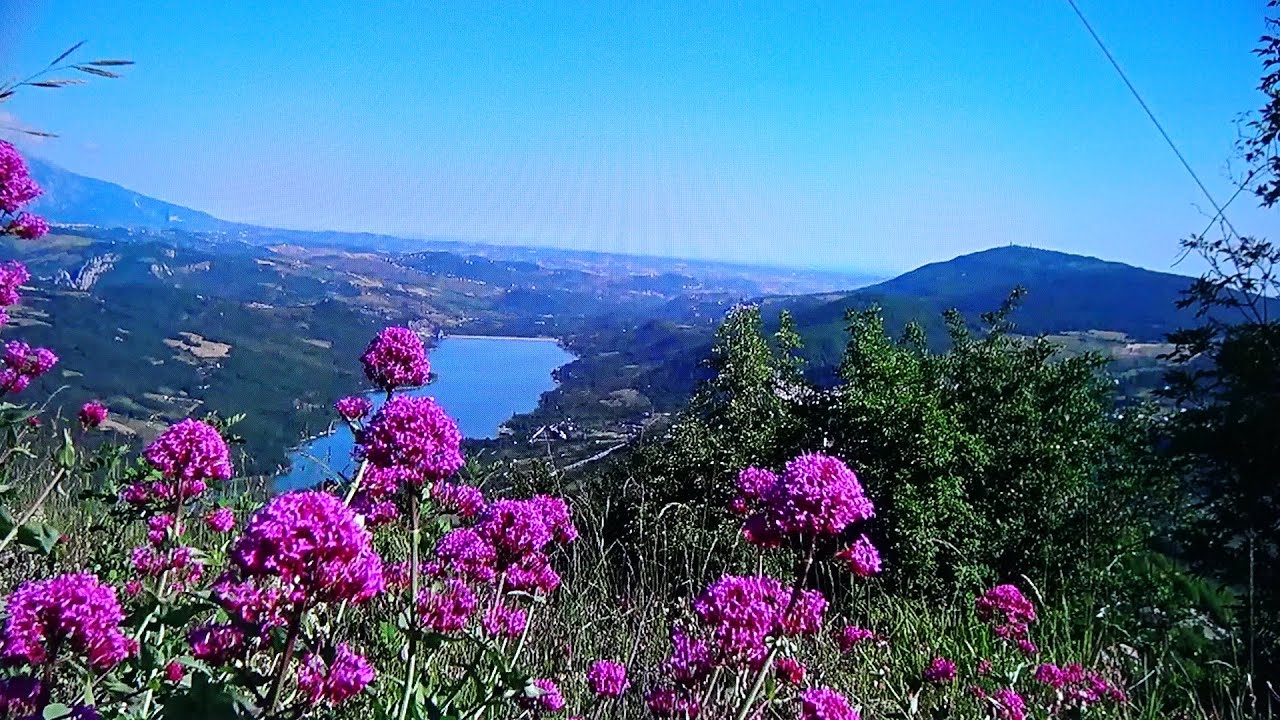 Rifugio del Cinghiale, panorami su Monteferrante (CH) Abruzzo - Italy