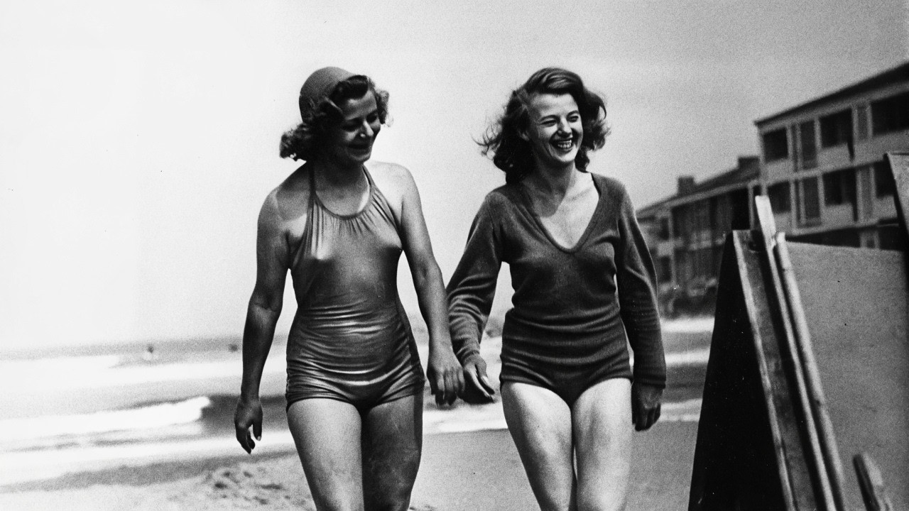 100 Rare Old Photos That Reveal the Secret Side of Fame