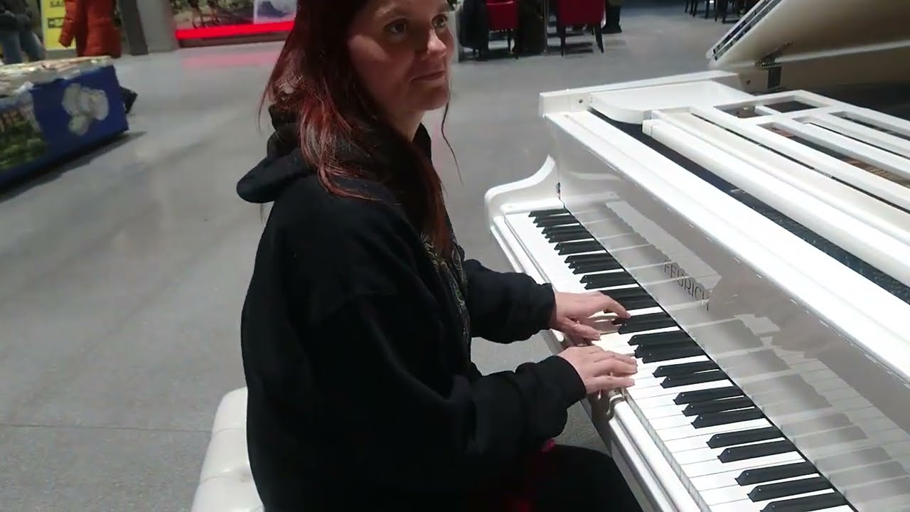 Street Piano! 🎶😍😎 Open Piano 😇