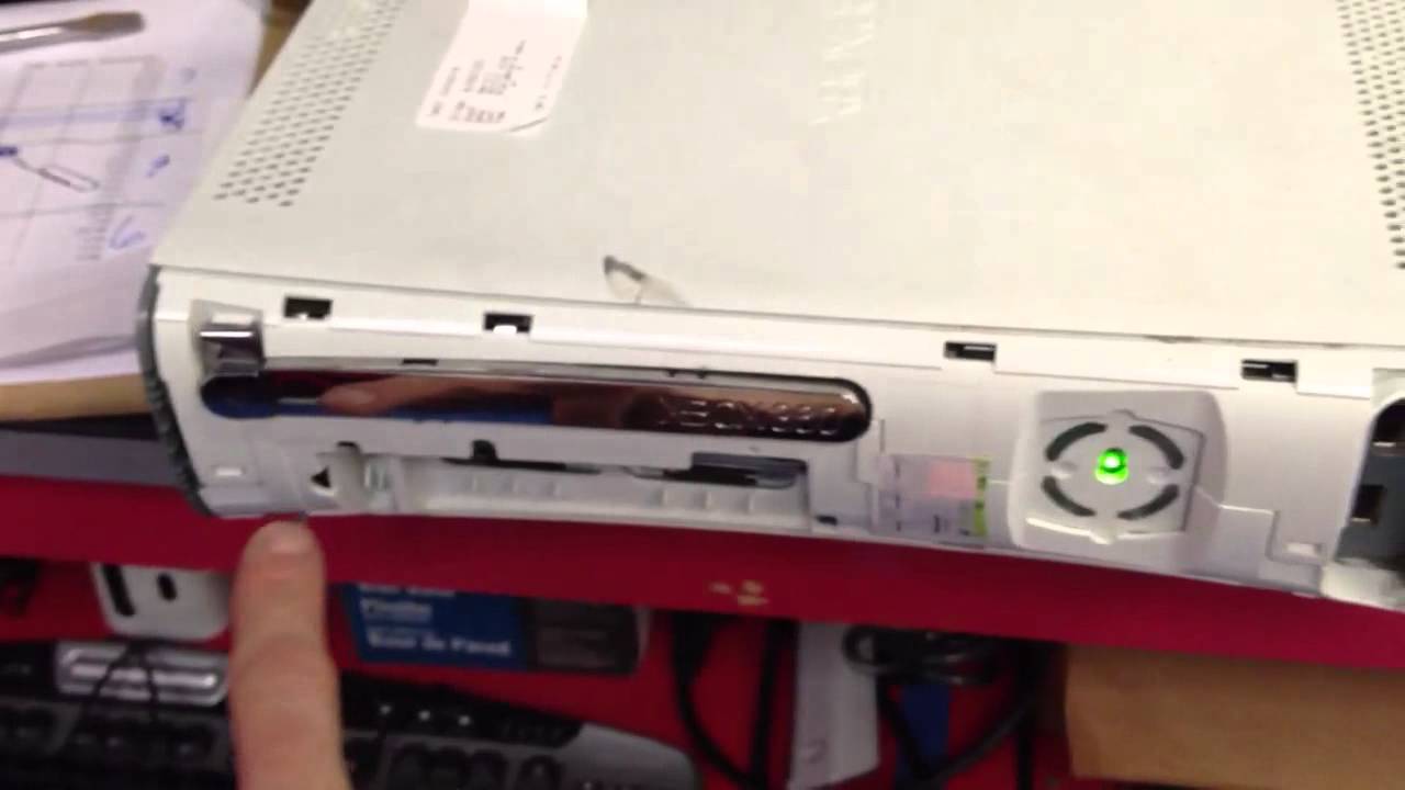 How to fix a stuck cd tray on Xbox 360