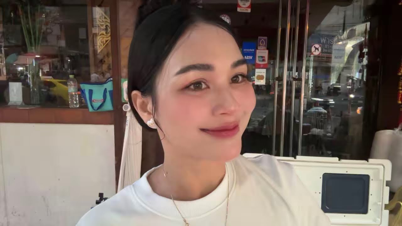 LIVE Street Café - Welcome Family 🤗 Ploysai Coffee Lady in Bangkok Thailand - Thai Street Food