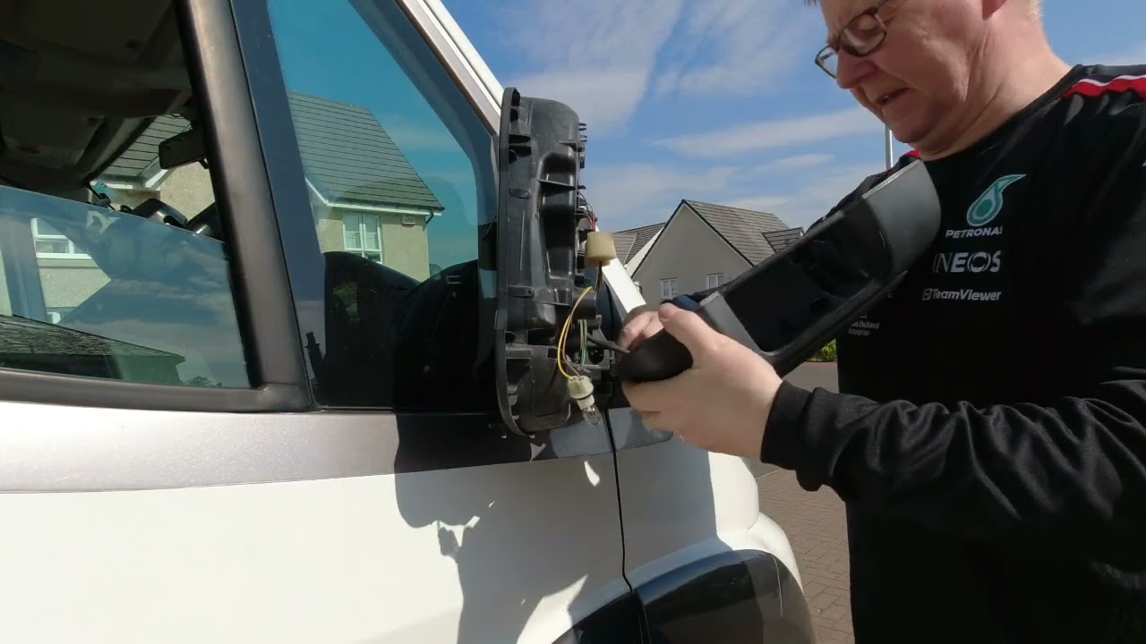 Van Maintenance: Mirror Ambient Temperature Sensor Replacement