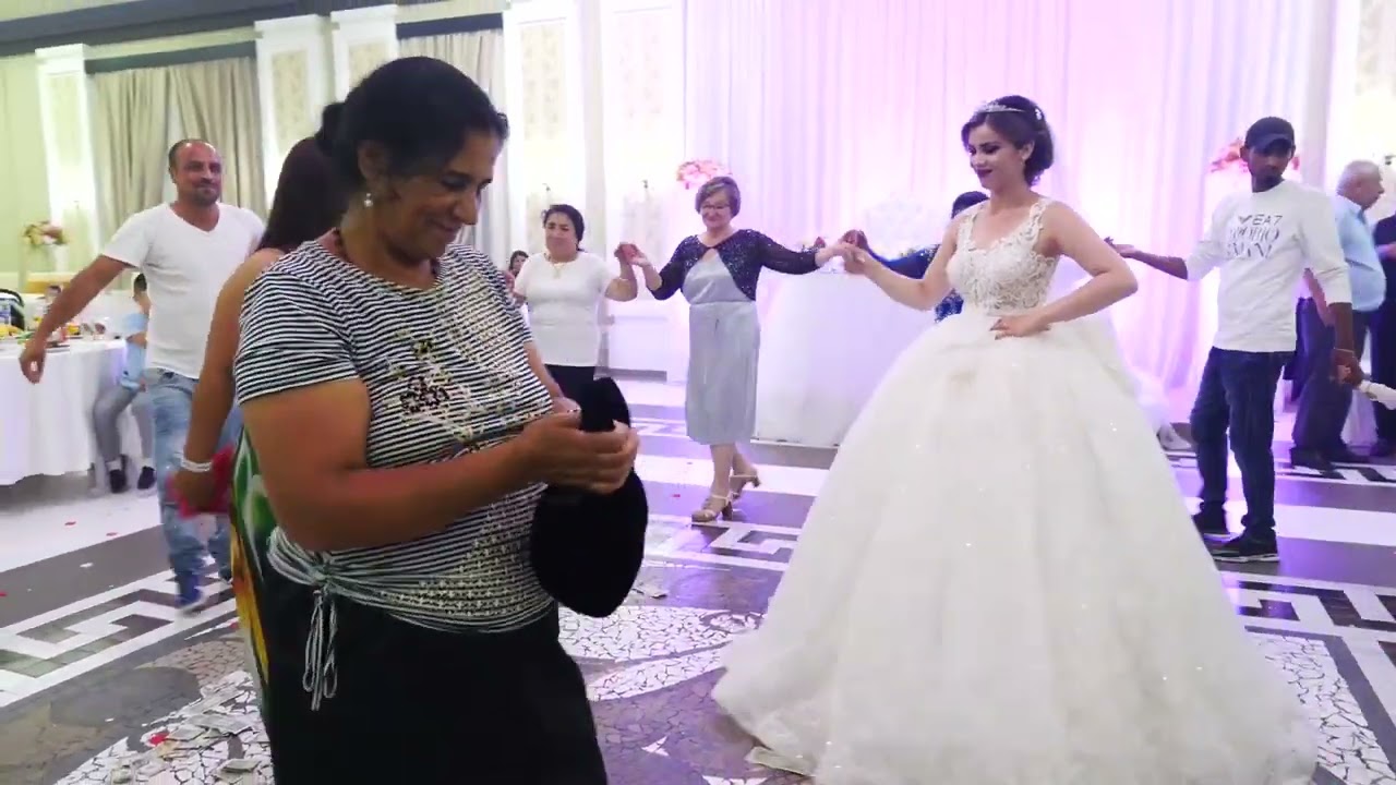 Shikoni nusjen si kërcen 😱💃 | Jonida & Juli