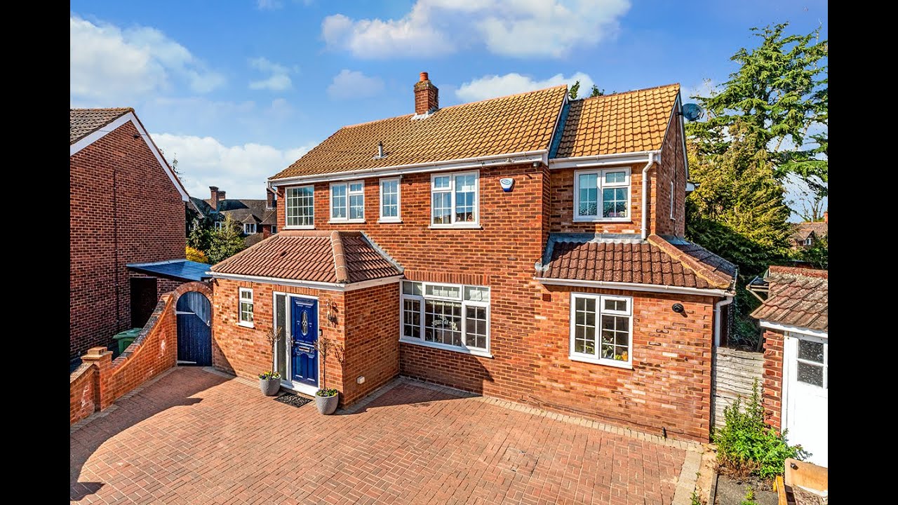 For Sale - 4 bed detached House with Annexe and Fabulous Back Garden - Old Windsor