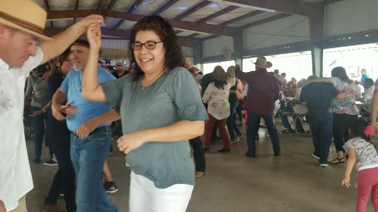 Bailando con Los Conjunto Kings De Flavio Longoria @ KEDA Anniversary 2022