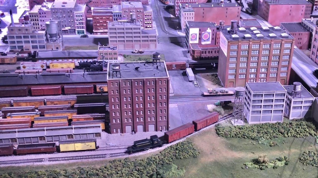 Christmas Trains In Cincinnati Union Terminal, Lionel Trains & Vintage Model Trains! Toy Trains Yay!