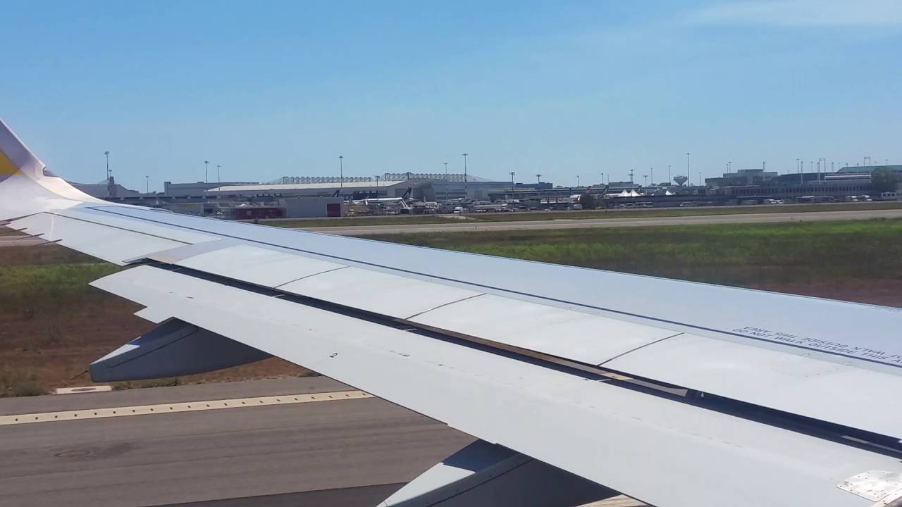 Airbus A320 Vueling  Decollo da Roma Fiumicino destinazione Praga   Agosto 2016
