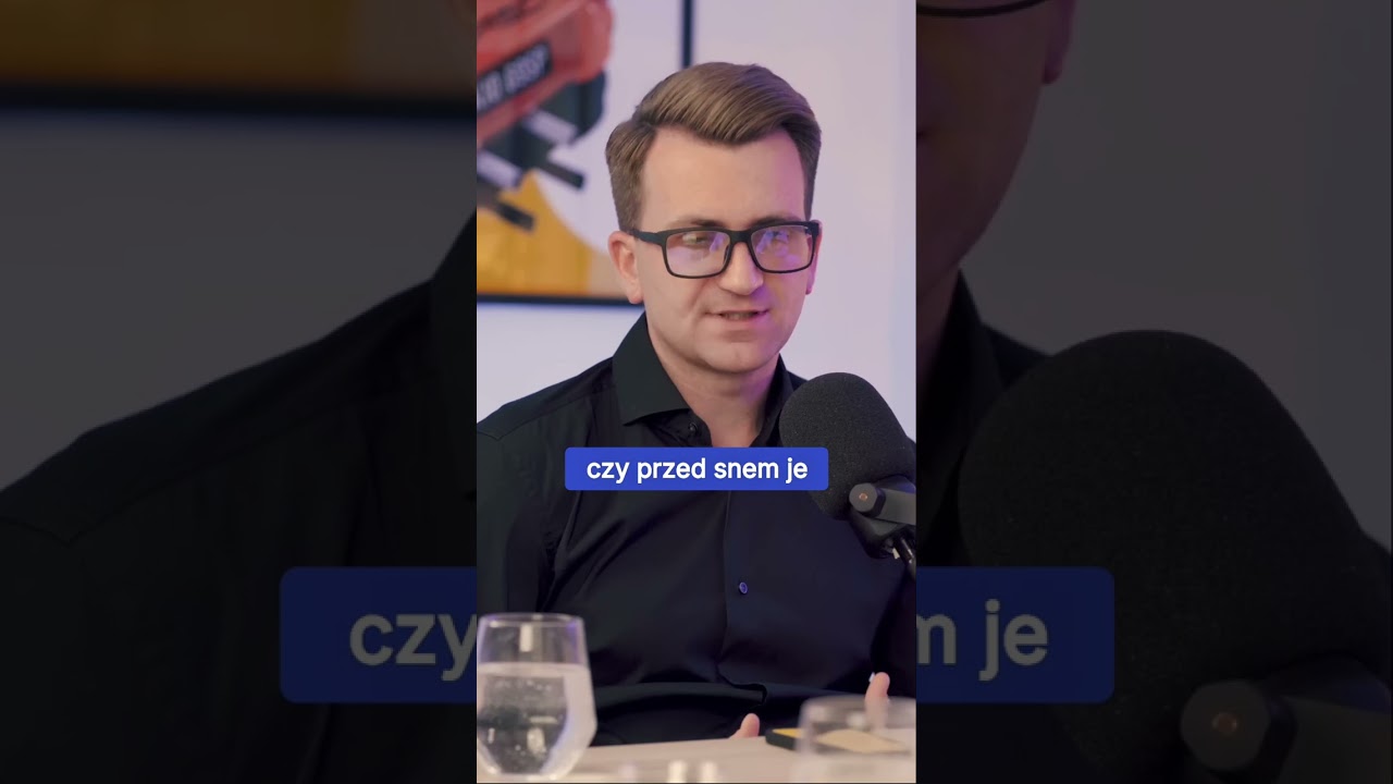 Słaby zarost, rzadka broda w wieku 20-25 lat👨