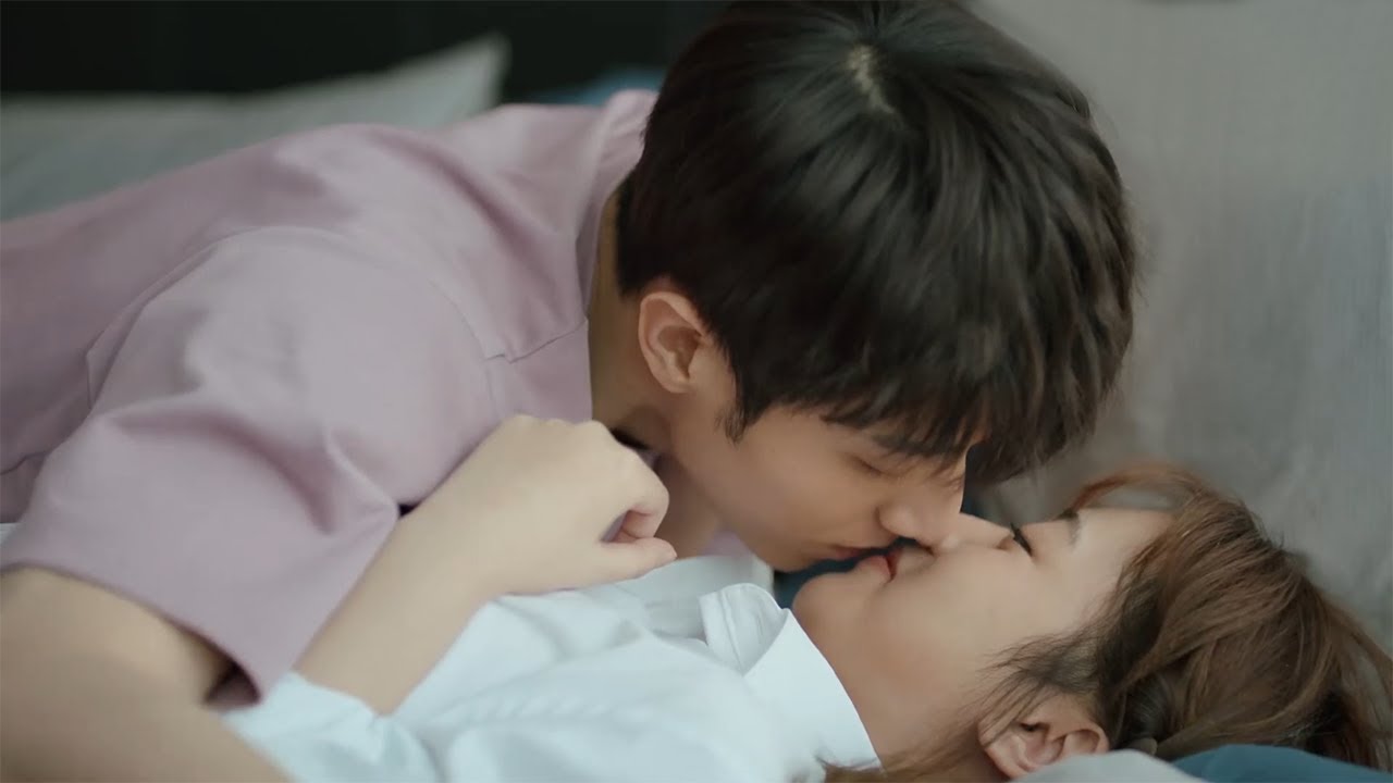 Happy Ending! Boss Gu laid her on the bed and kissed her after making a sweet fairy-tale proposal