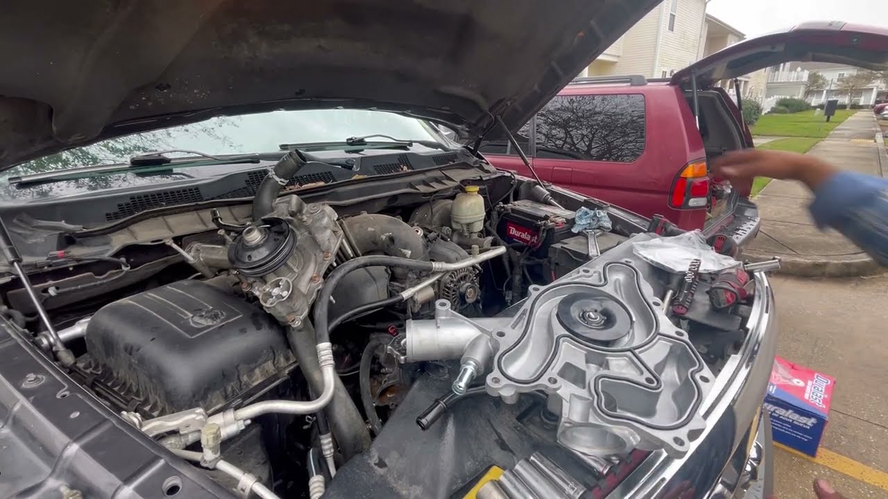 Как заменить водяной насос на Ram 1500 5.7L HEMI 2015 года