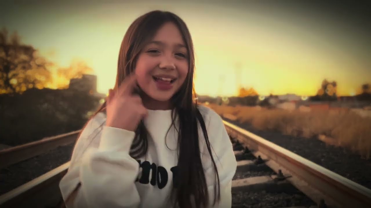 Gustarme Tanto -  (Video Oficial) Nia Mora x Greeg Mora