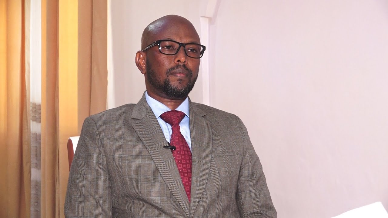 Cabdisalaan Yuusuf Guuleed “Madaxweyne Farmaajo dalka wuxuu u wadaa god mugdi ah”